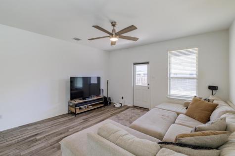 1620 Holly Lake Drive Leander TX 78641