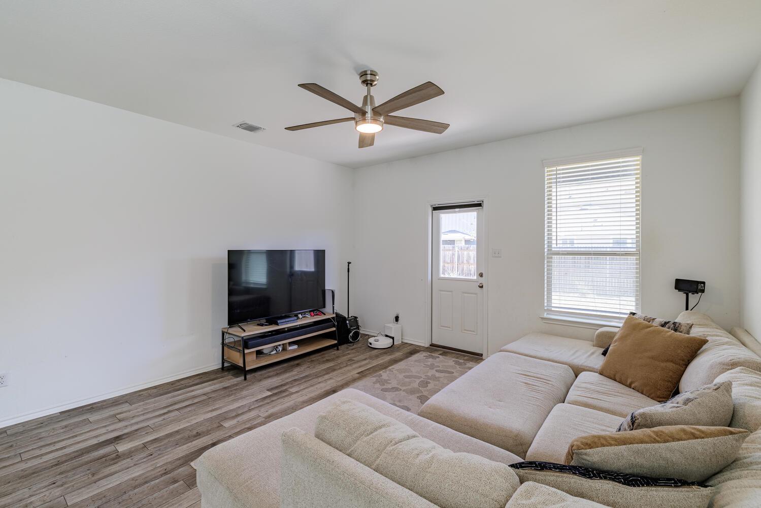 1620 Holly Lake Drive Leander TX 78641