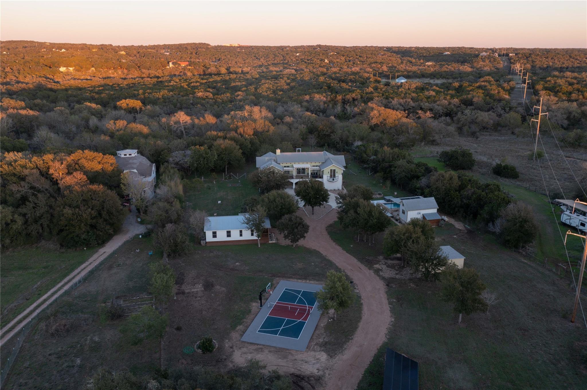 609 S Creekwood Drive Driftwood TX 78619