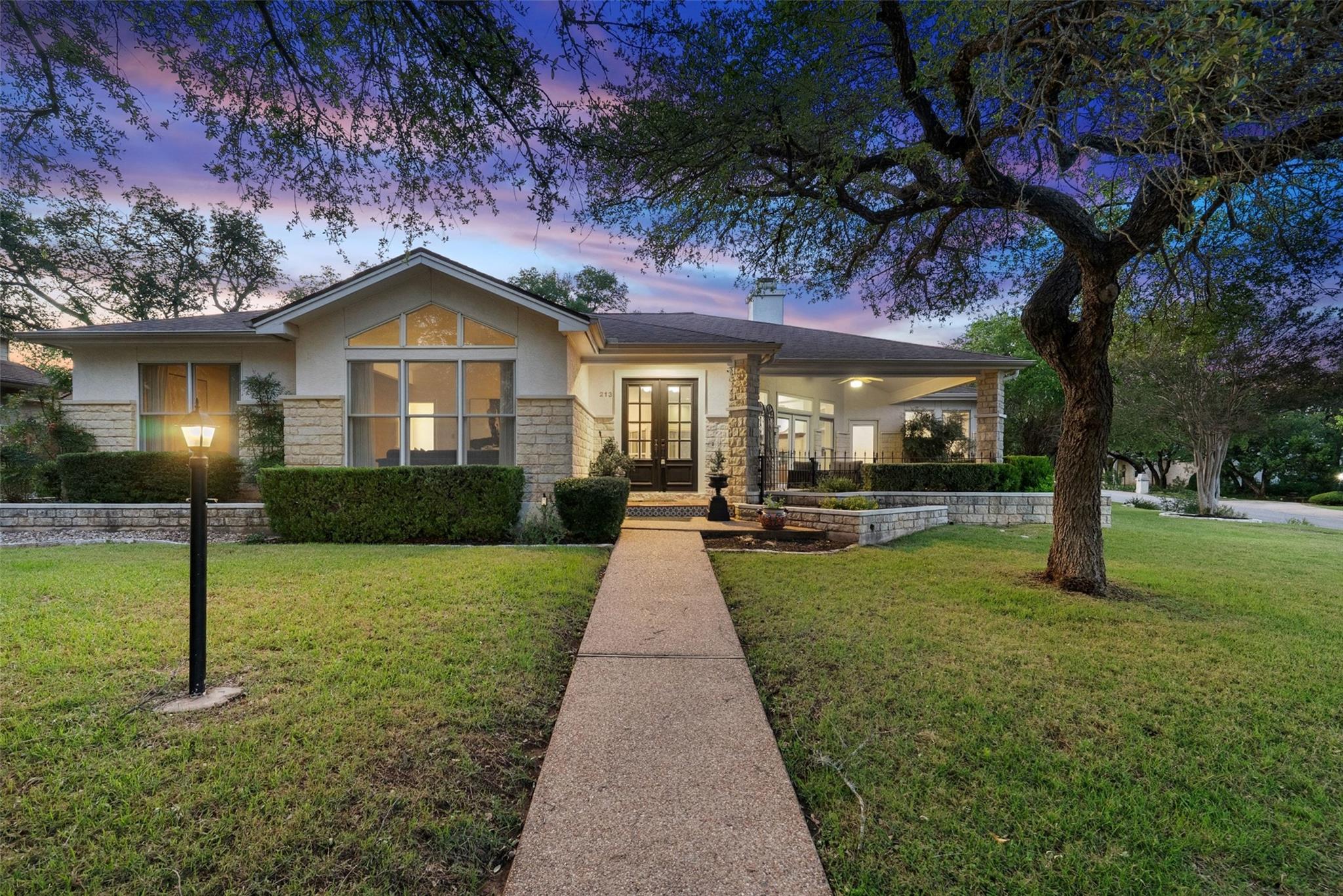 213 El Rio Drive Lakeway TX 78734