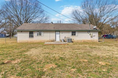 405 Lynch Street Smithville TX 78957
