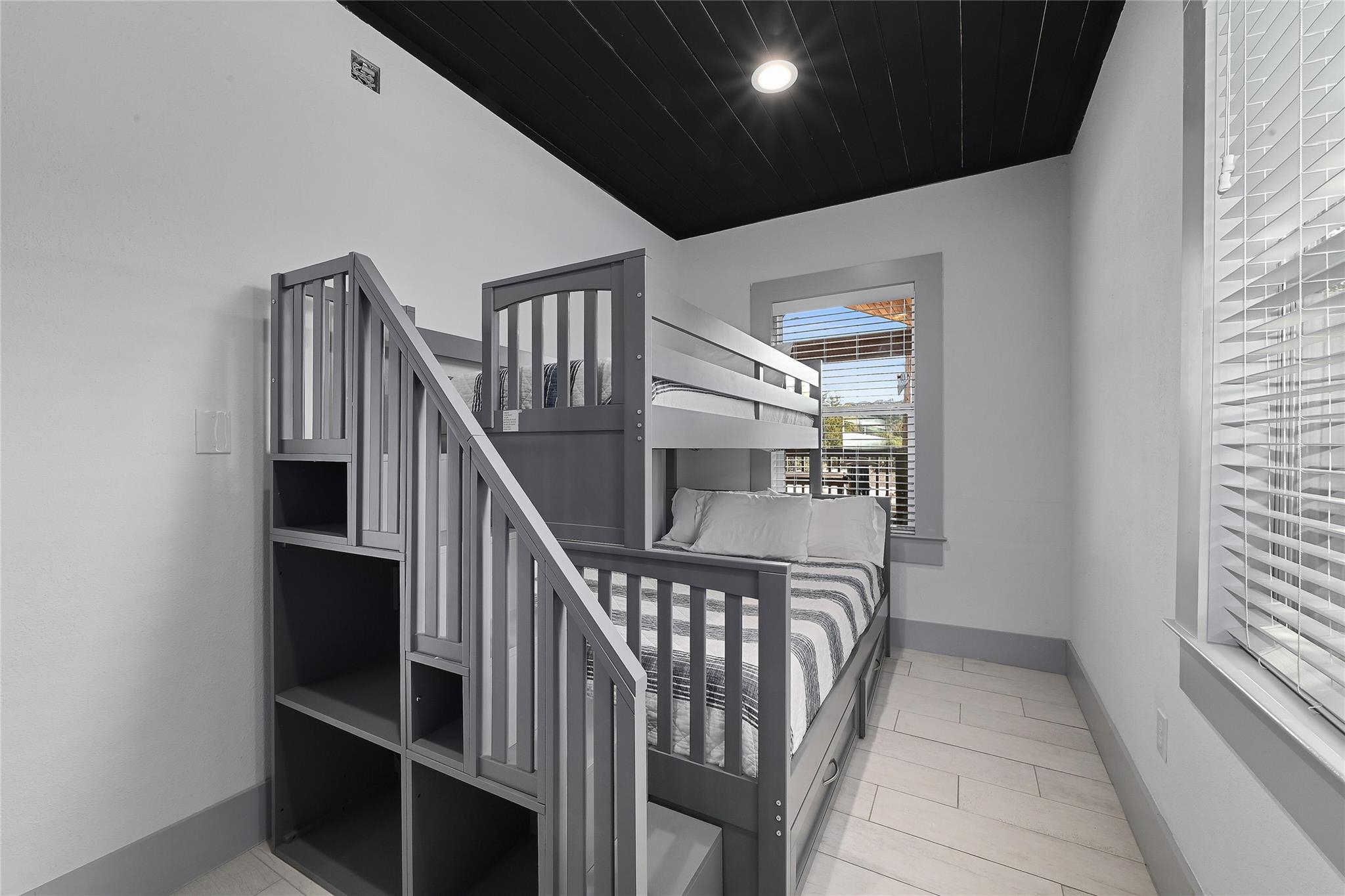 2903 Oak Ridge Drive Spicewood TX 78669
