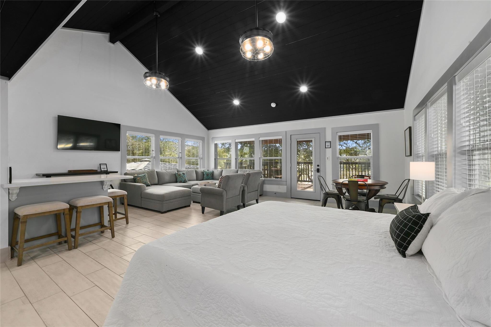 2903 Oak Ridge Drive Spicewood TX 78669