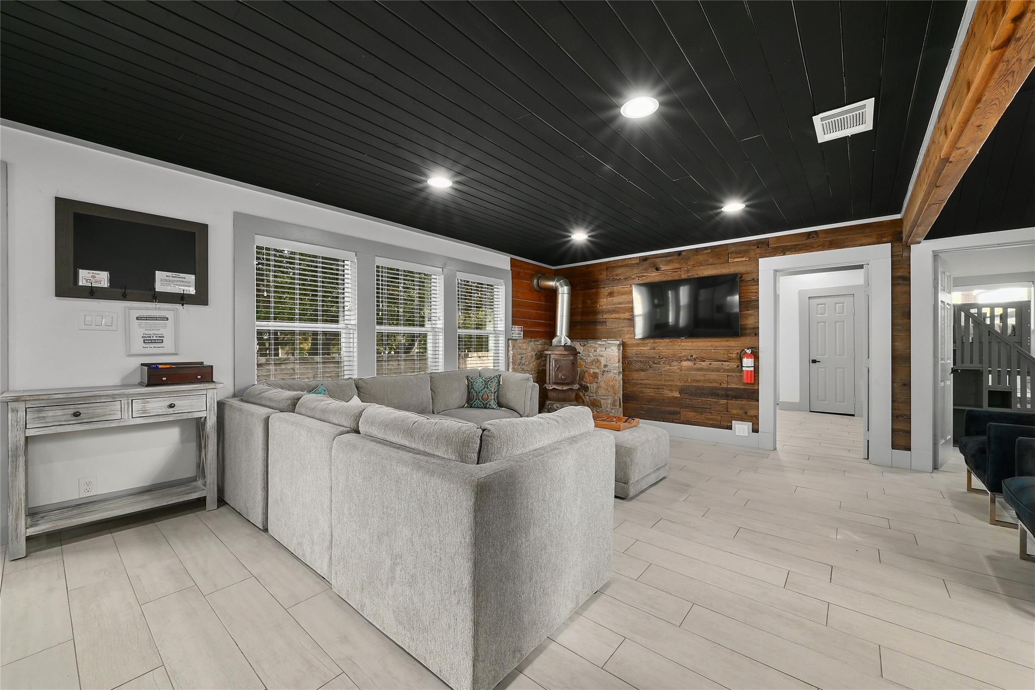 2903 Oak Ridge Drive Spicewood TX 78669
