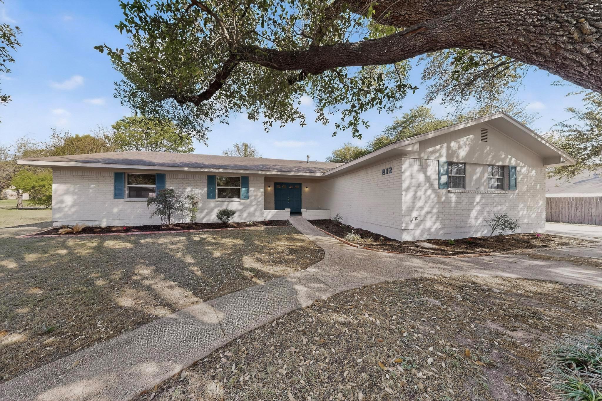812 George Street Taylor TX 76574