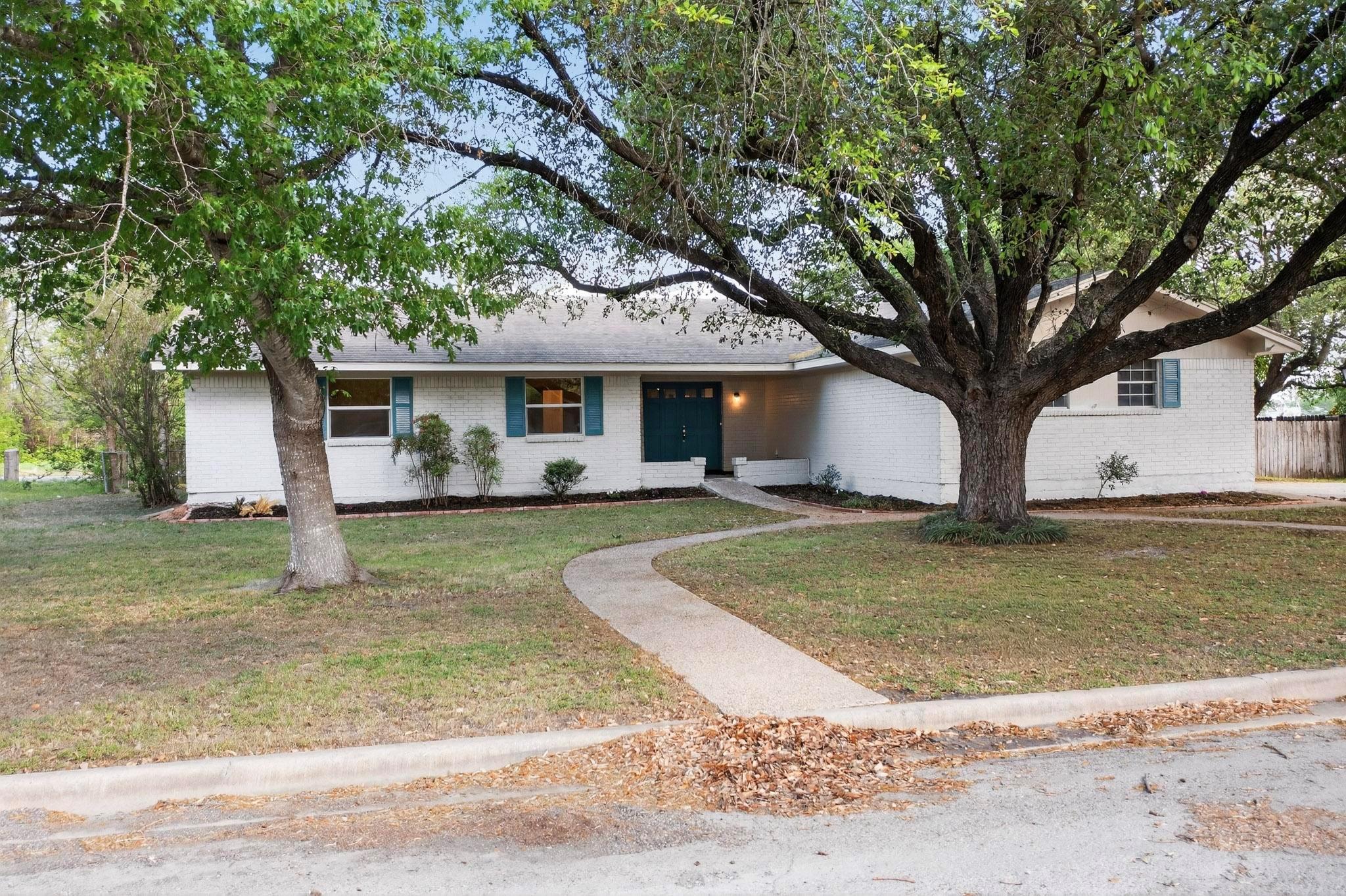 812 George Street Taylor TX 76574
