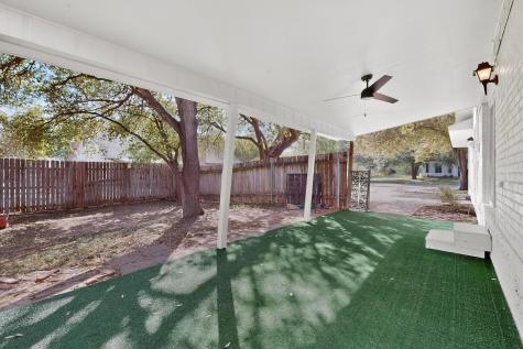 812 George Street Taylor TX 76574