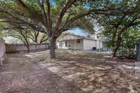 812 George Street Taylor TX 76574