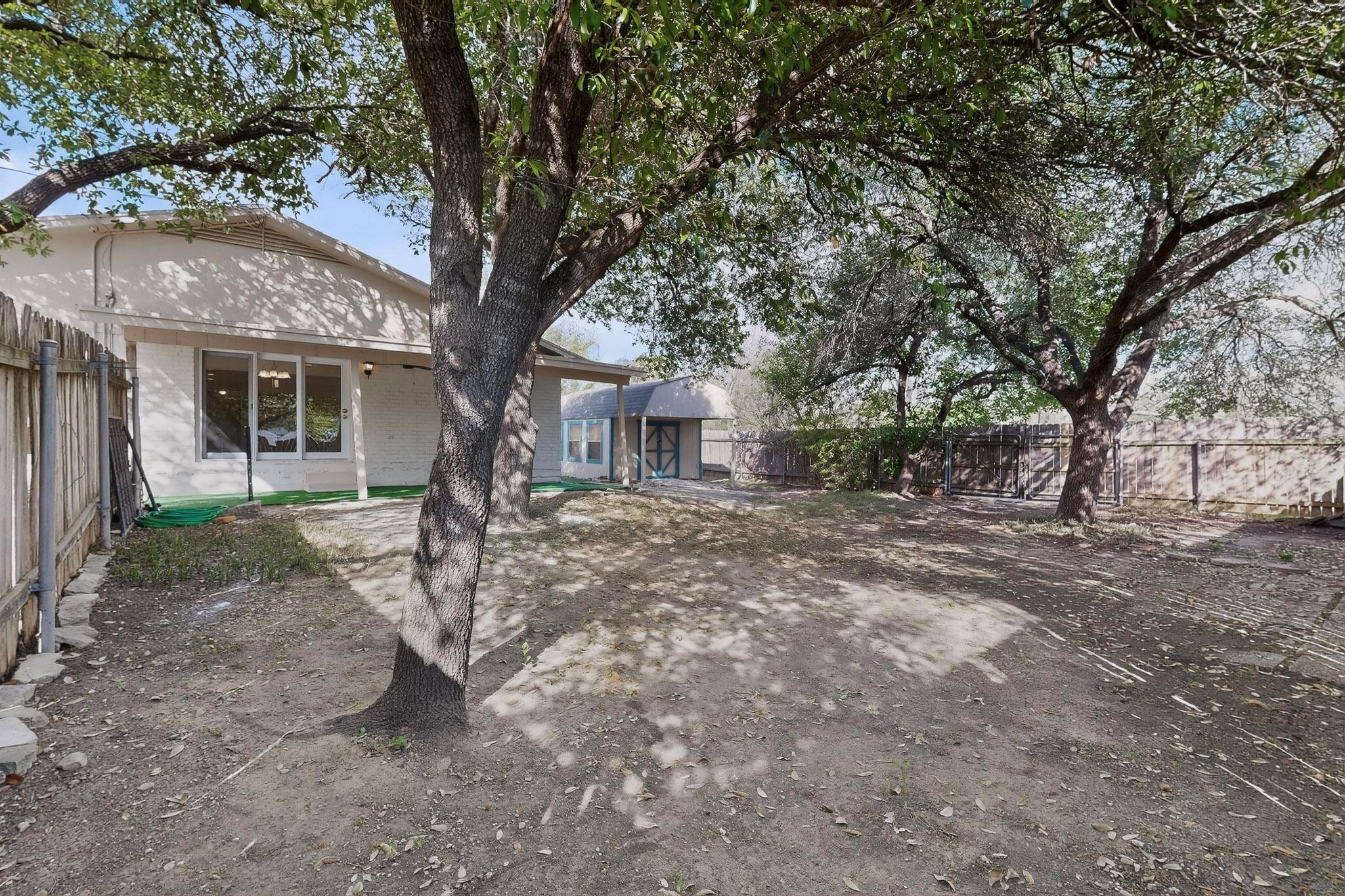 812 George Street Taylor TX 76574