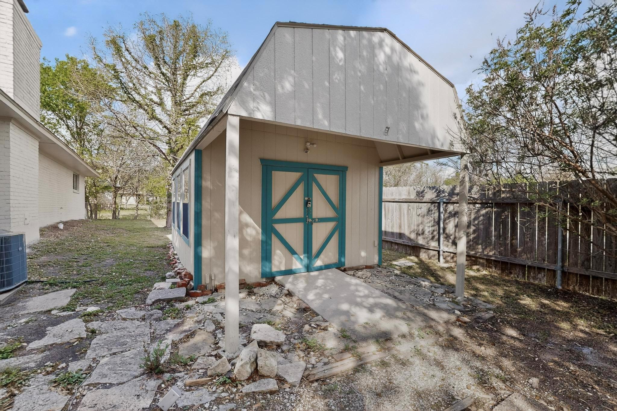 812 George Street Taylor TX 76574