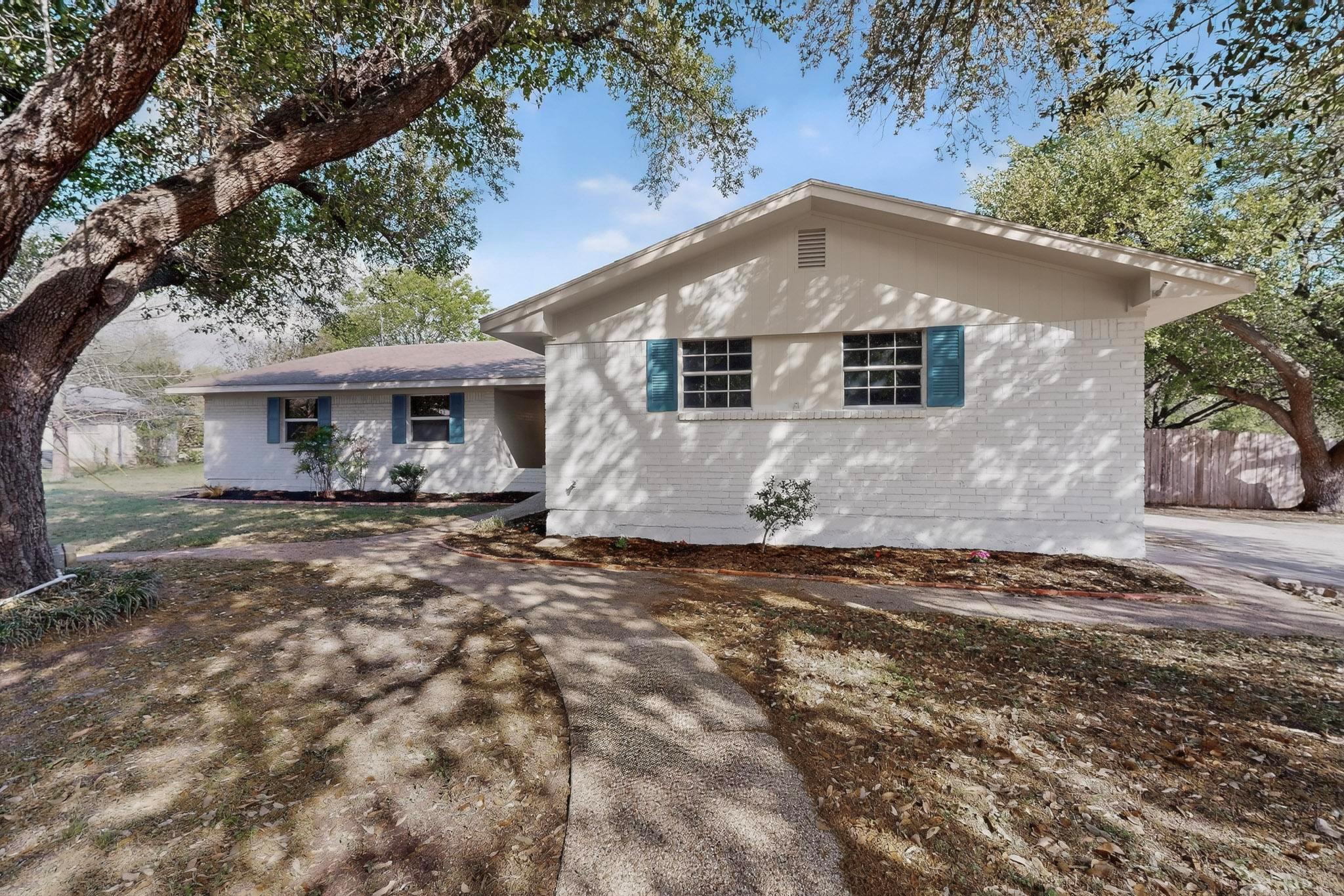 812 George Street Taylor TX 76574