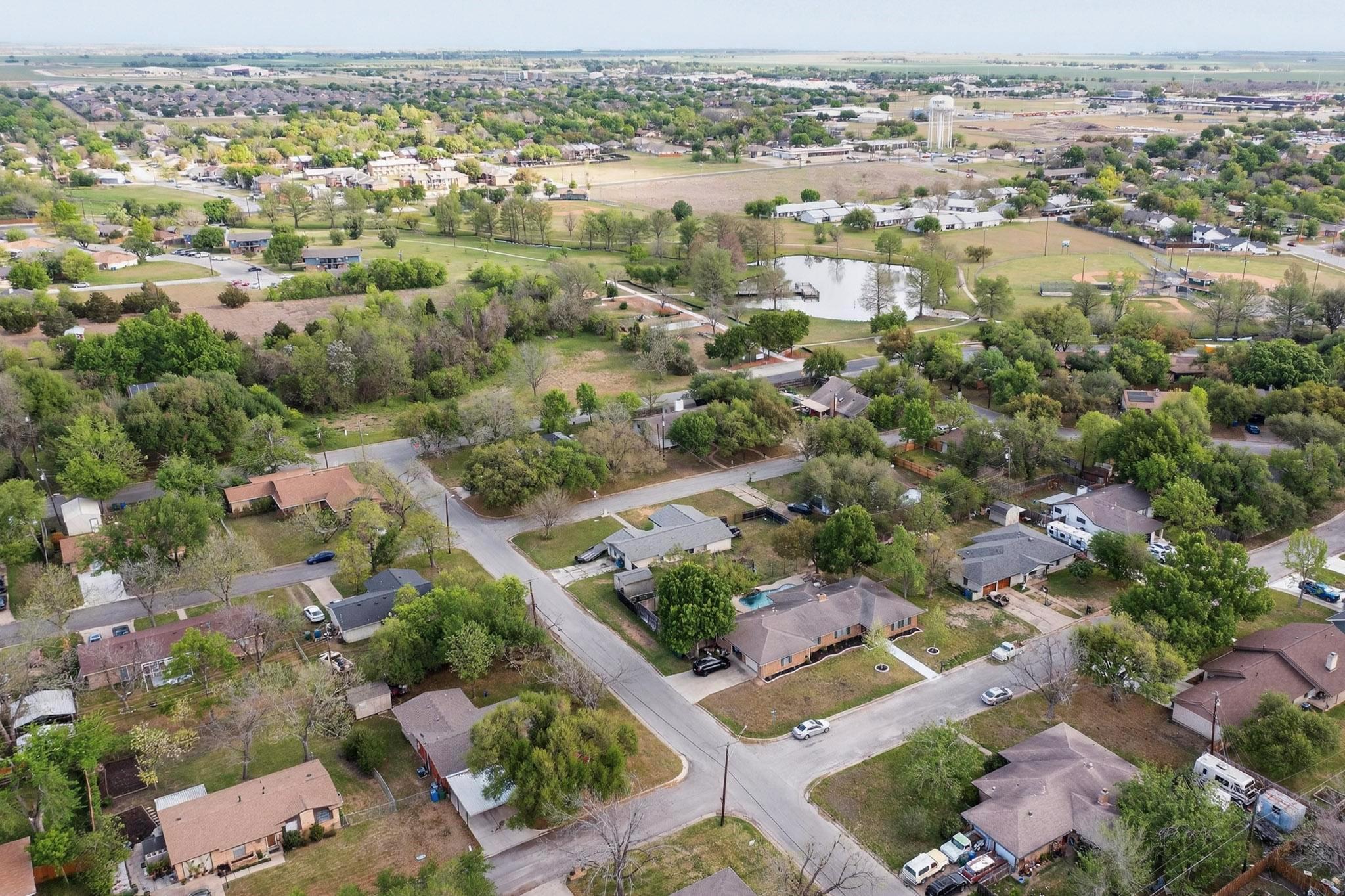 812 George Street Taylor TX 76574