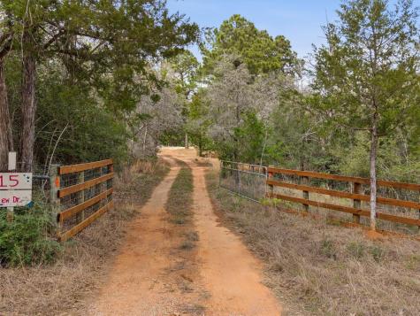 215 Lakeview Drive Smithville TX 78957