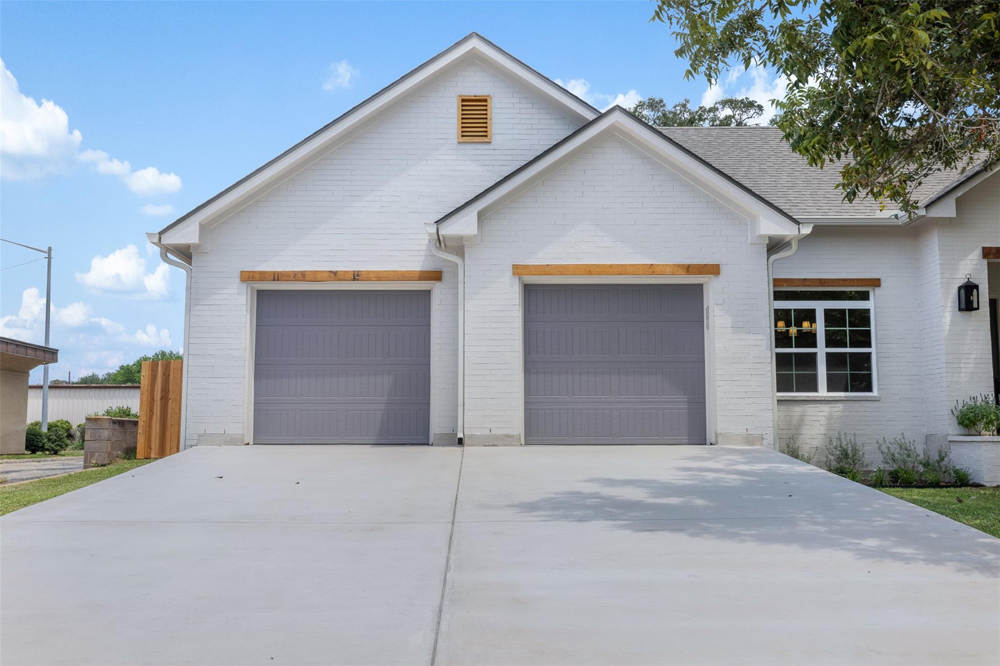 271 College La Grange TX 78945