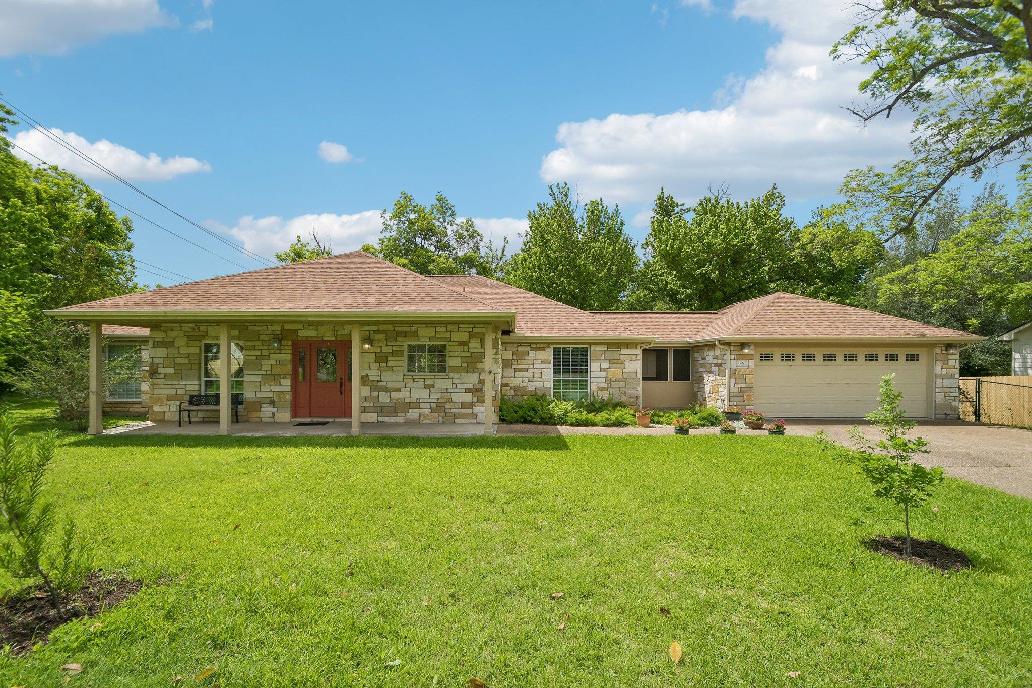 307 W 4th Street Elgin TX 78621