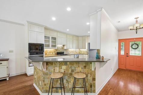 307 W 4th Street Elgin TX 78621