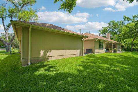 307 W 4th Street Elgin TX 78621