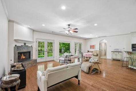 307 W 4th Street Elgin TX 78621