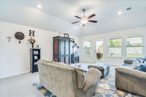 499 Coyote Creek Way Kyle TX 78640