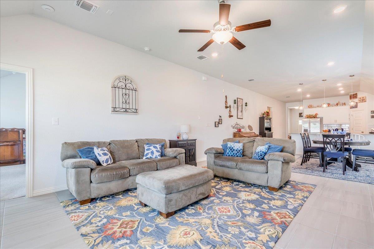 499 Coyote Creek Way Kyle TX 78640
