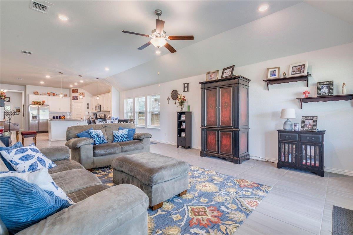 499 Coyote Creek Way Kyle TX 78640