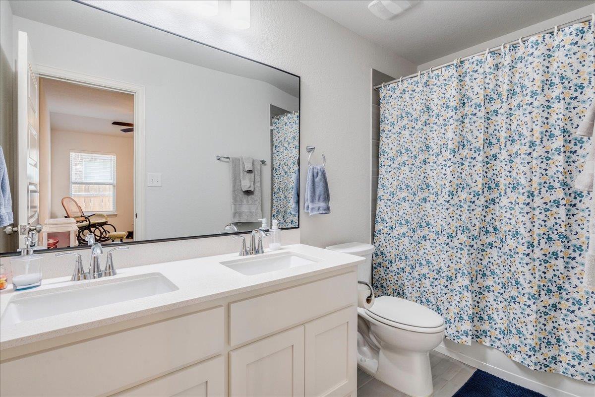 499 Coyote Creek Way Kyle TX 78640