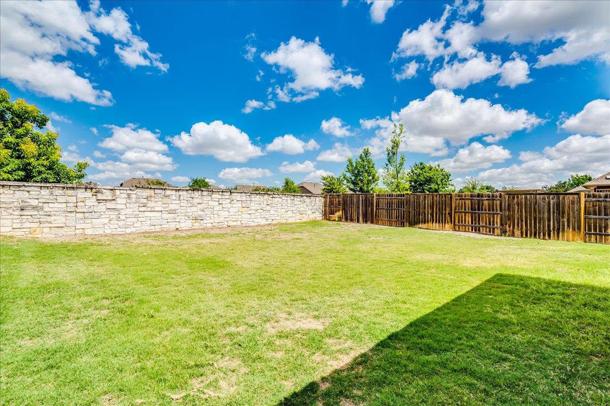499 Coyote Creek Way Kyle TX 78640