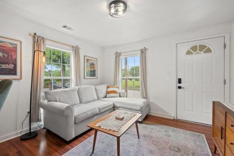 1909 College Row Austin TX 78702