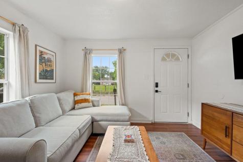 1909 College Row Austin TX 78702