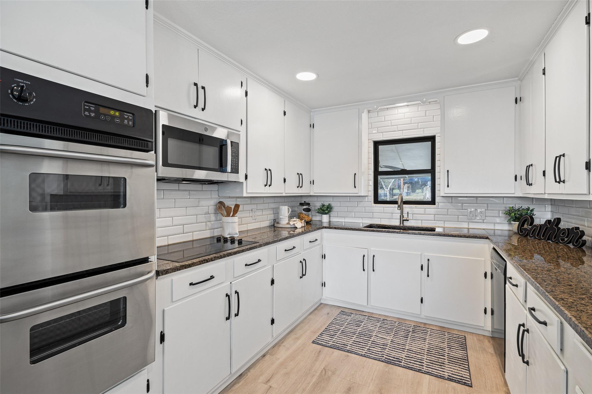 1201 Lakeshore Drive Spicewood TX 78669
