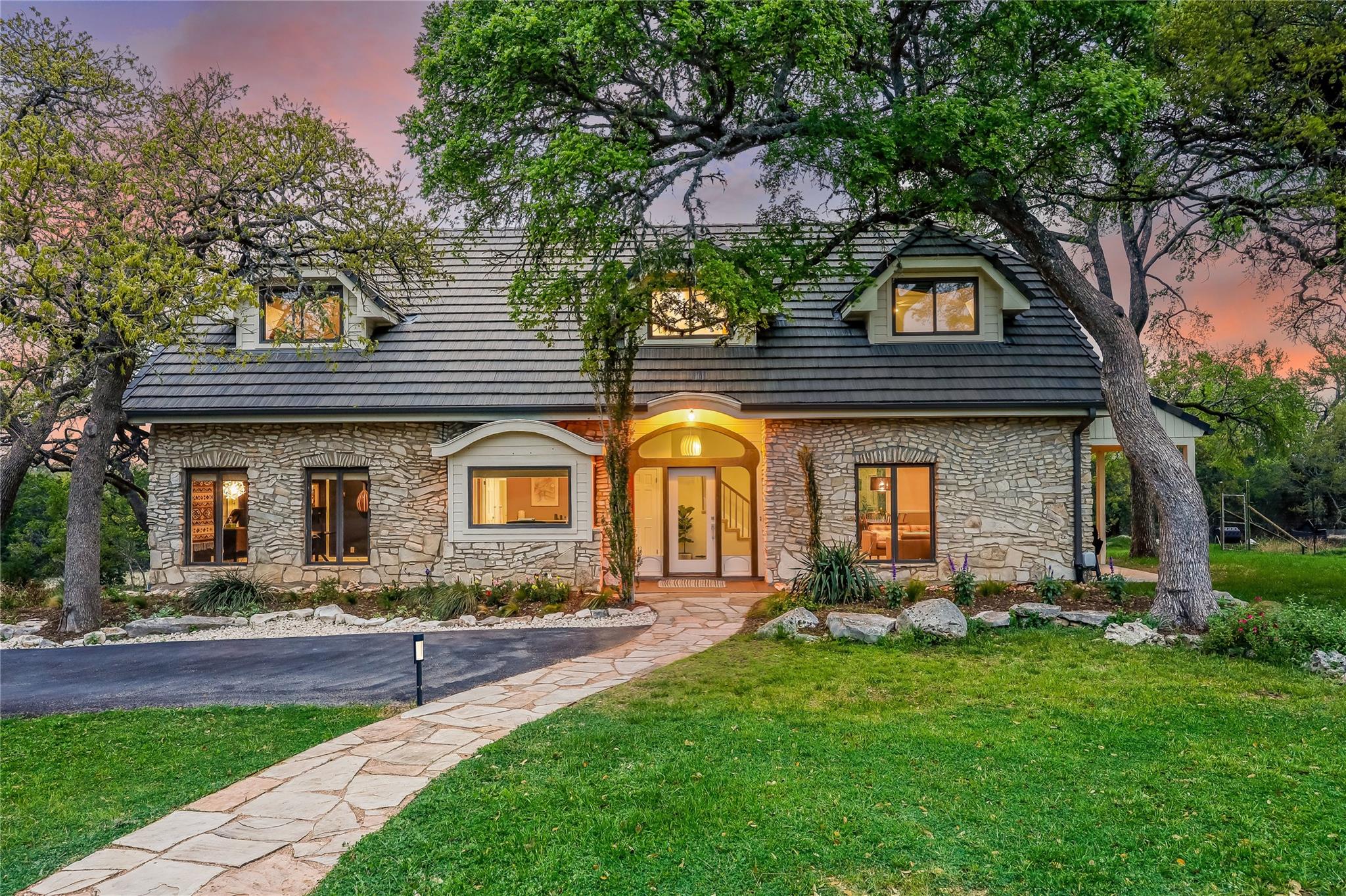 8004 Golden Oaks Lane Austin TX 78737
