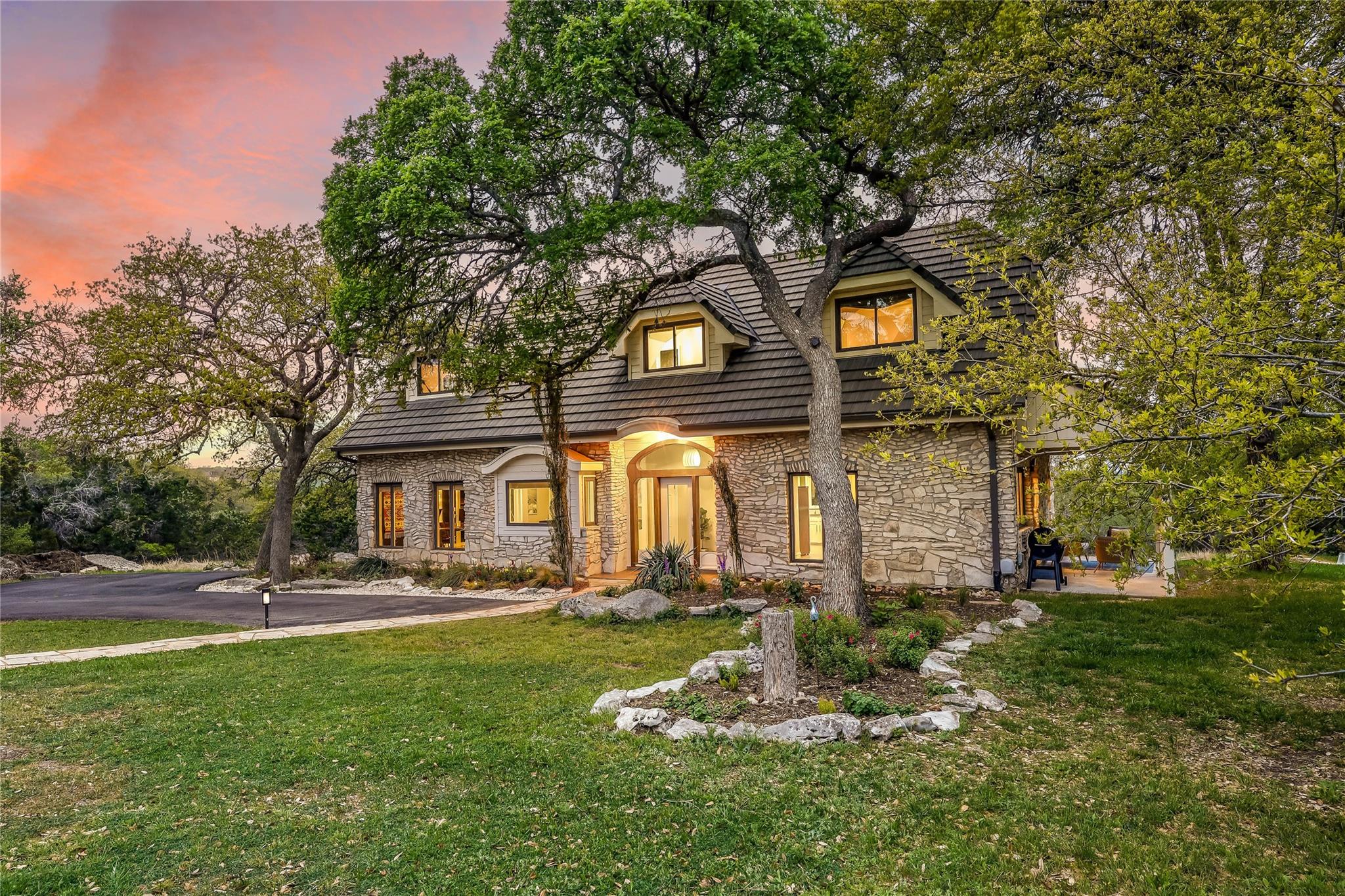 8004 Golden Oaks Lane Austin TX 78737
