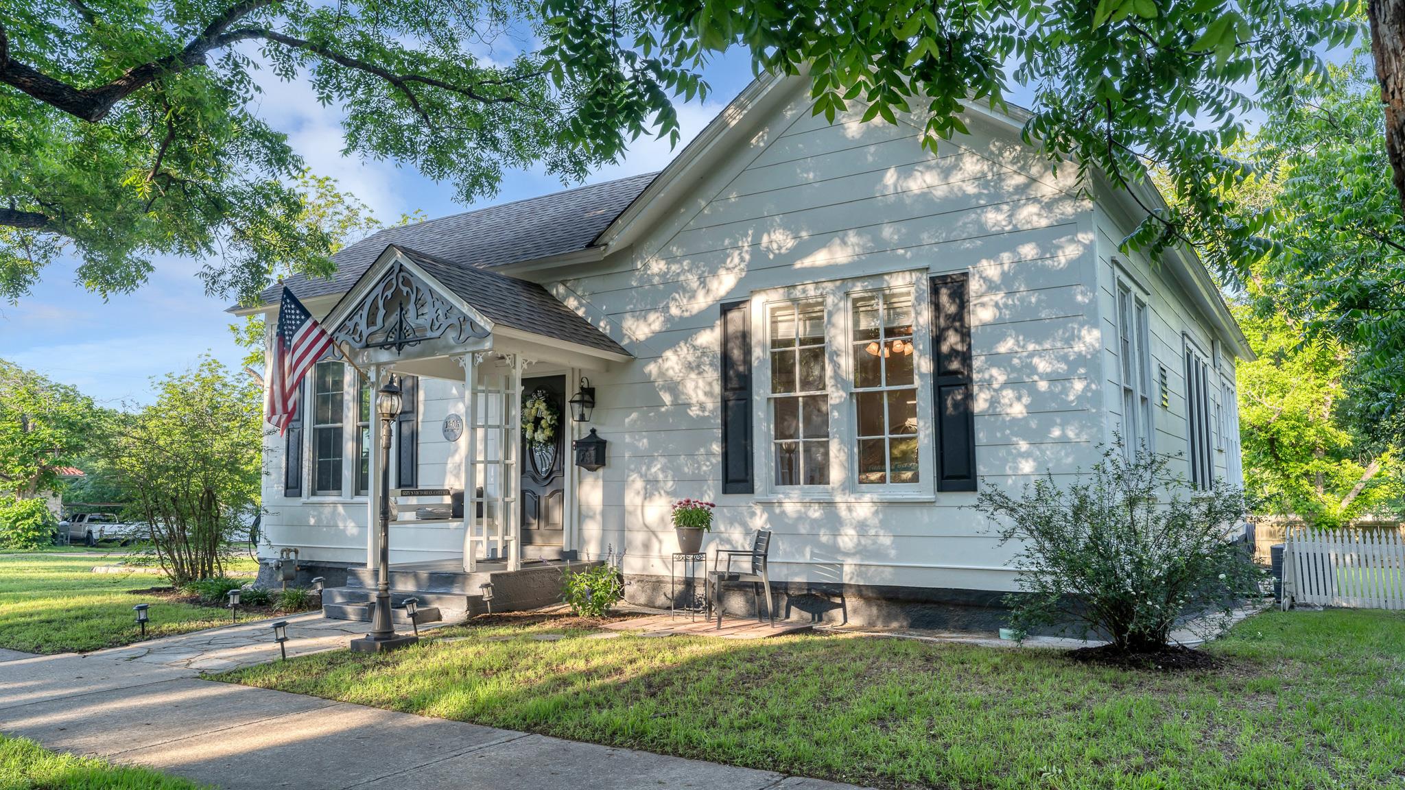 1301 & 1305 S College Street Georgetown TX 78626