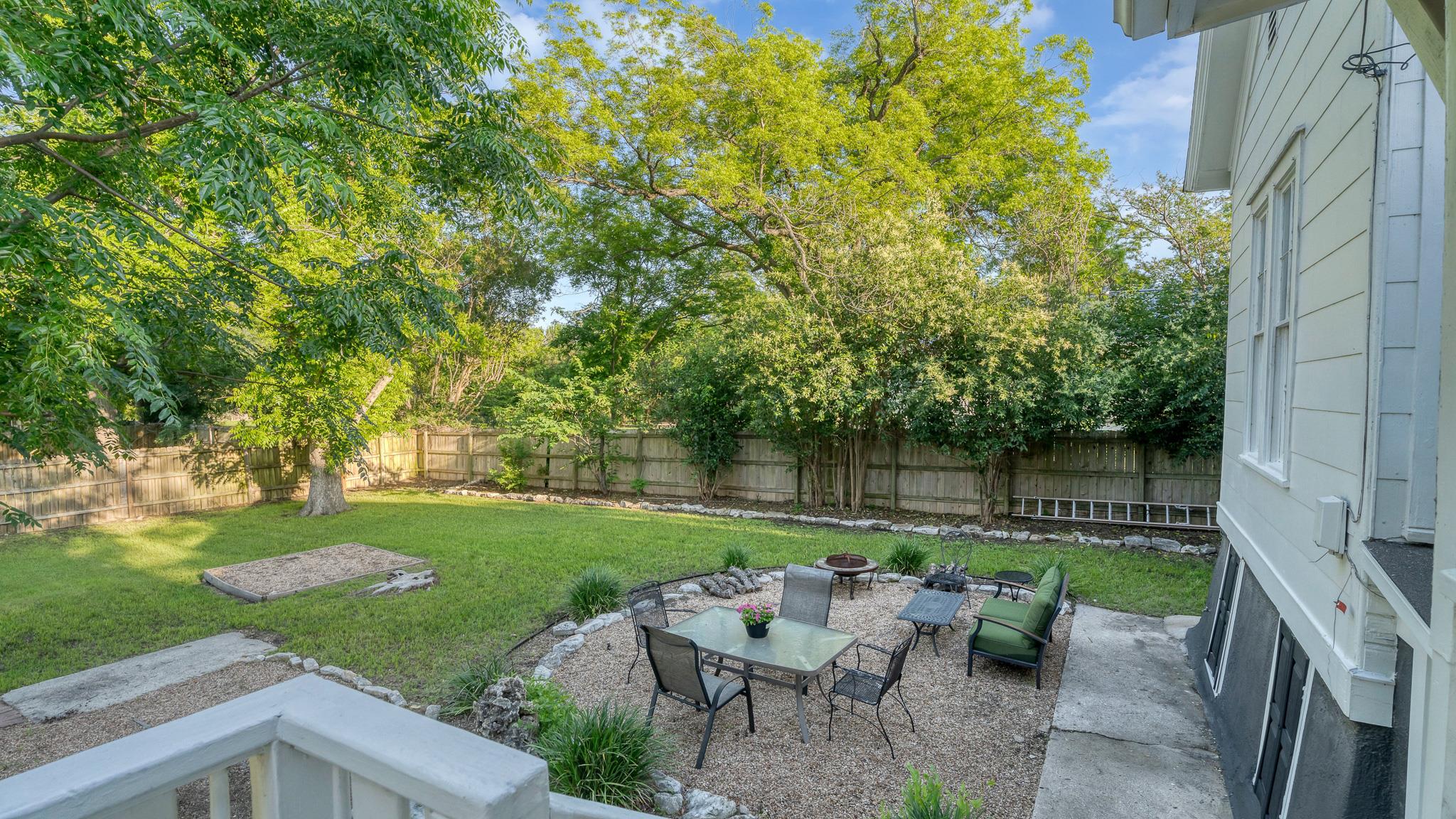 1301 & 1305 S College Street Georgetown TX 78626