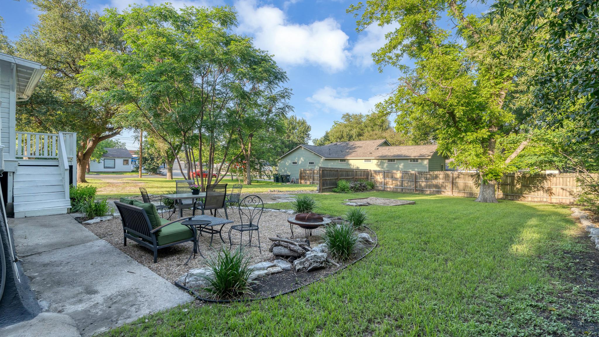 1301 & 1305 S College Street Georgetown TX 78626