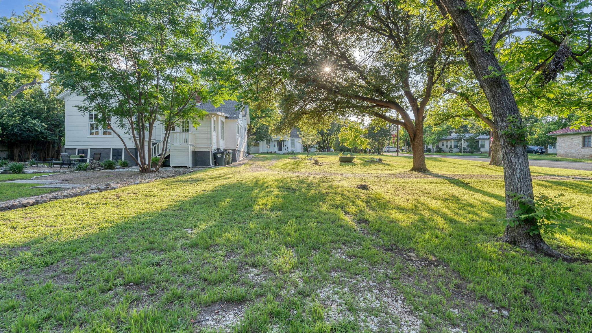 1301 & 1305 S College Street Georgetown TX 78626