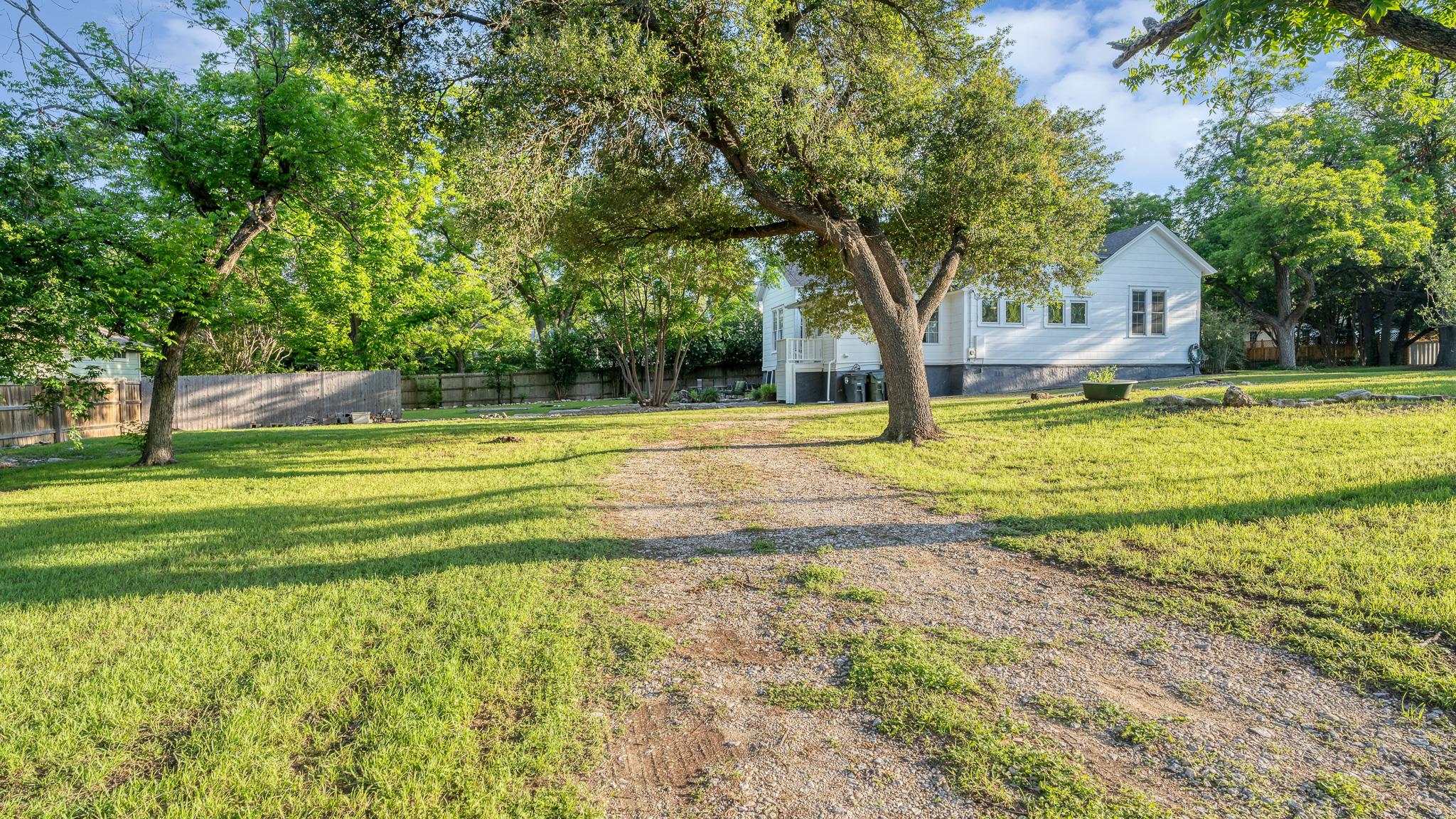 1301 & 1305 S College Street Georgetown TX 78626