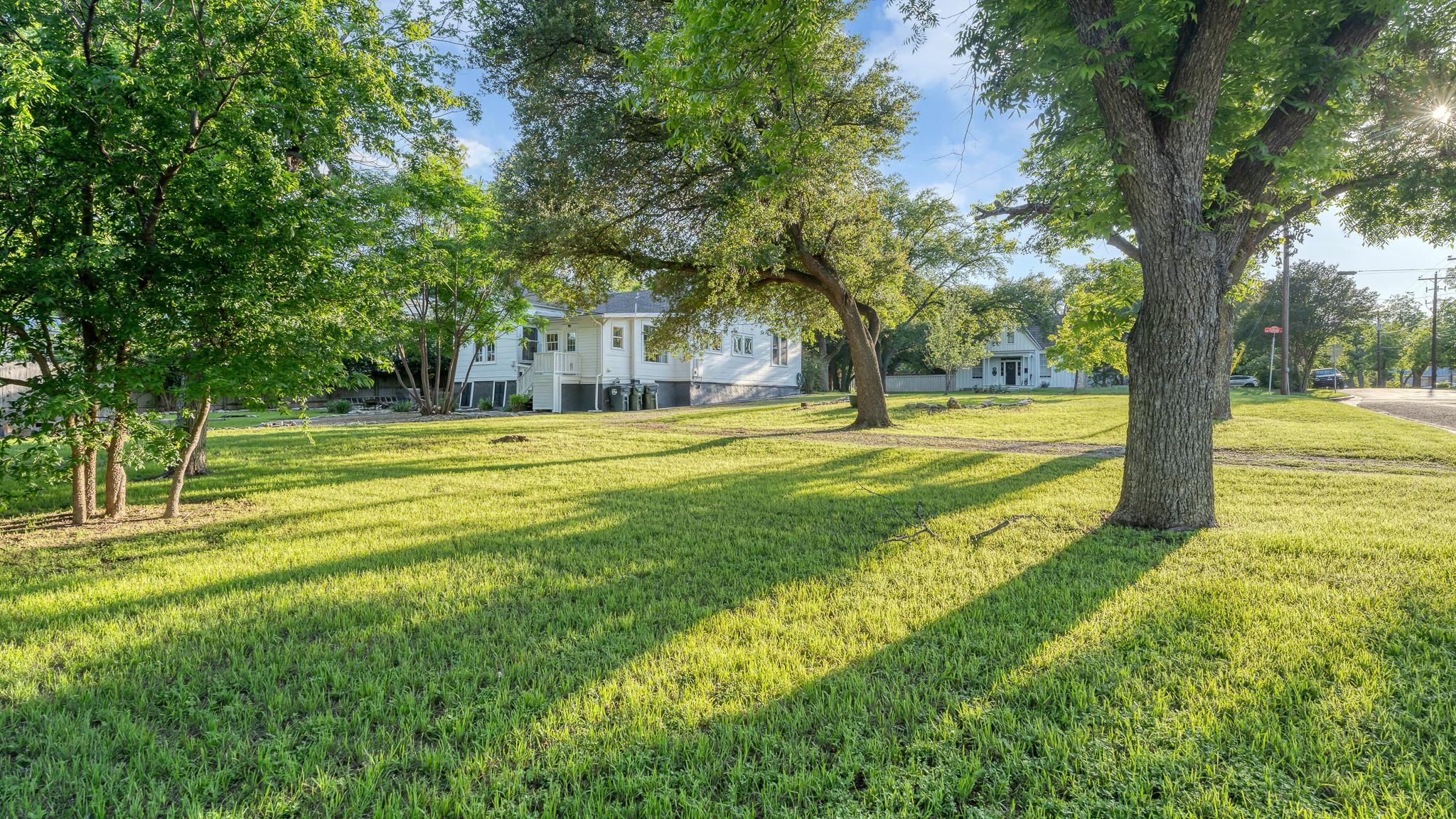 1301 & 1305 S College Street Georgetown TX 78626