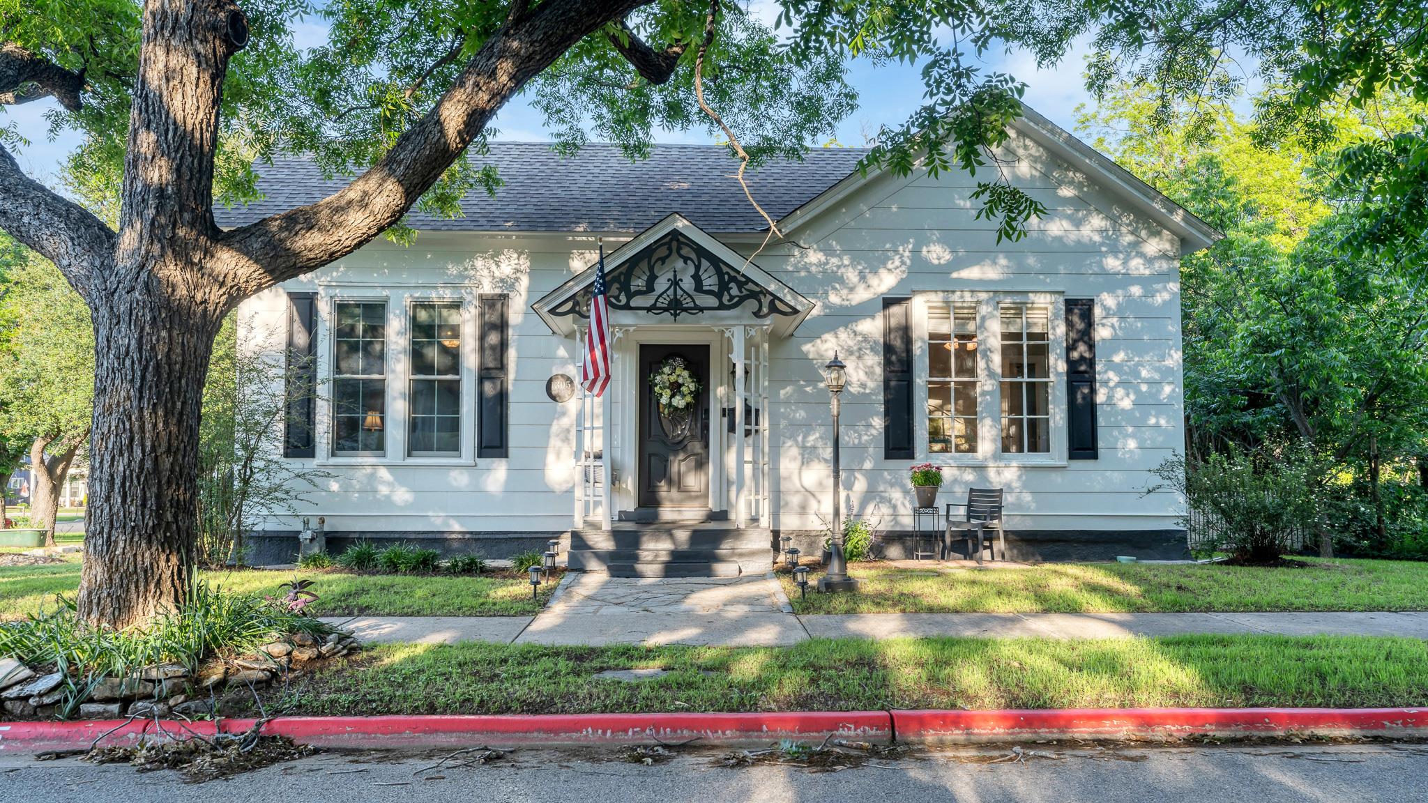 1301 & 1305 S College Street Georgetown TX 78626