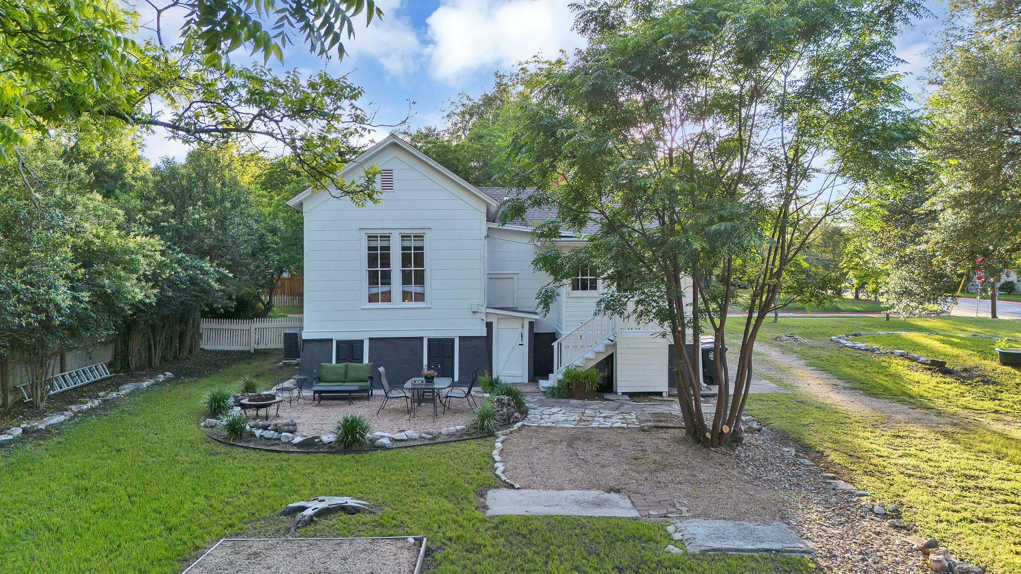 1301 & 1305 S College Street Georgetown TX 78626