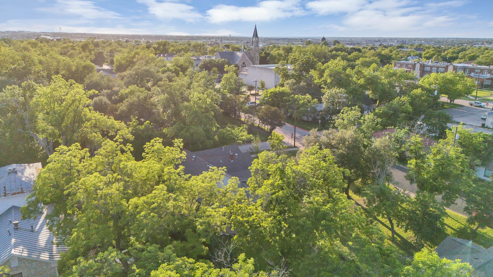 1301 & 1305 S College Street Georgetown TX 78626