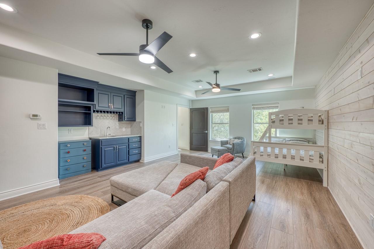 120 Sleepy Oaks Drive Kingsland TX 78639