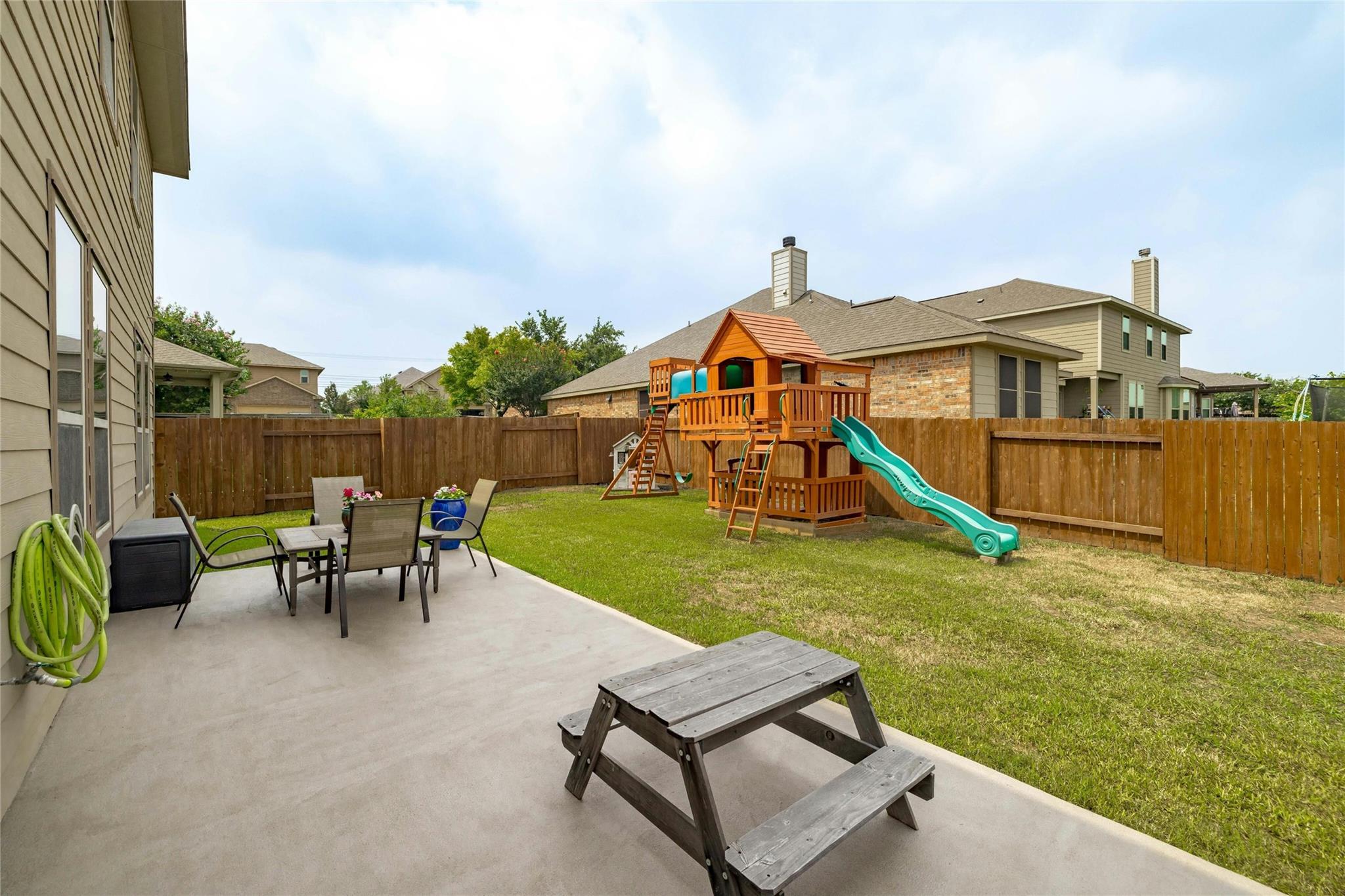 1906 Autumn Run Lane Round Rock TX 78665