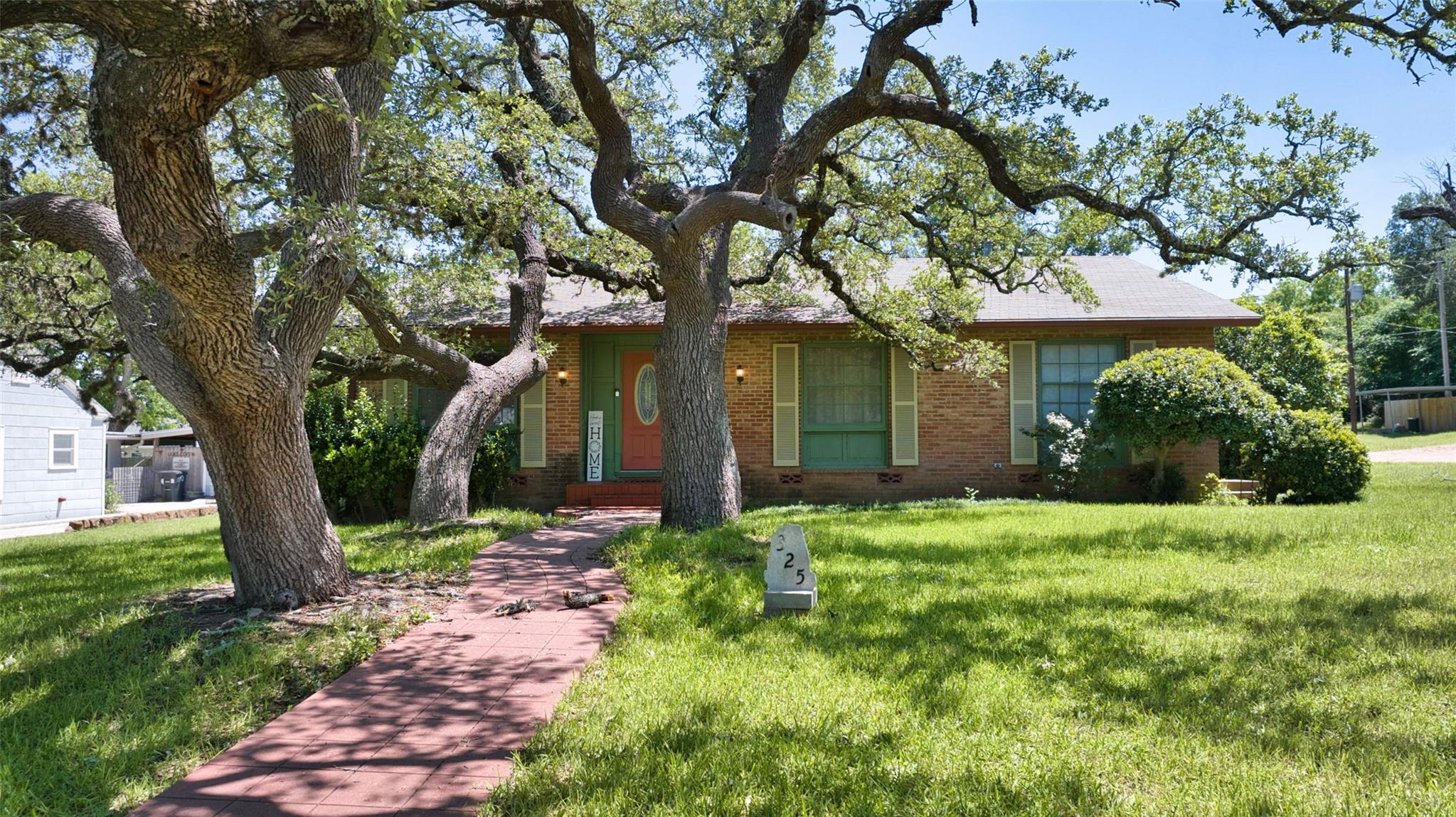 325 E Rainey Street Mason TX 76856