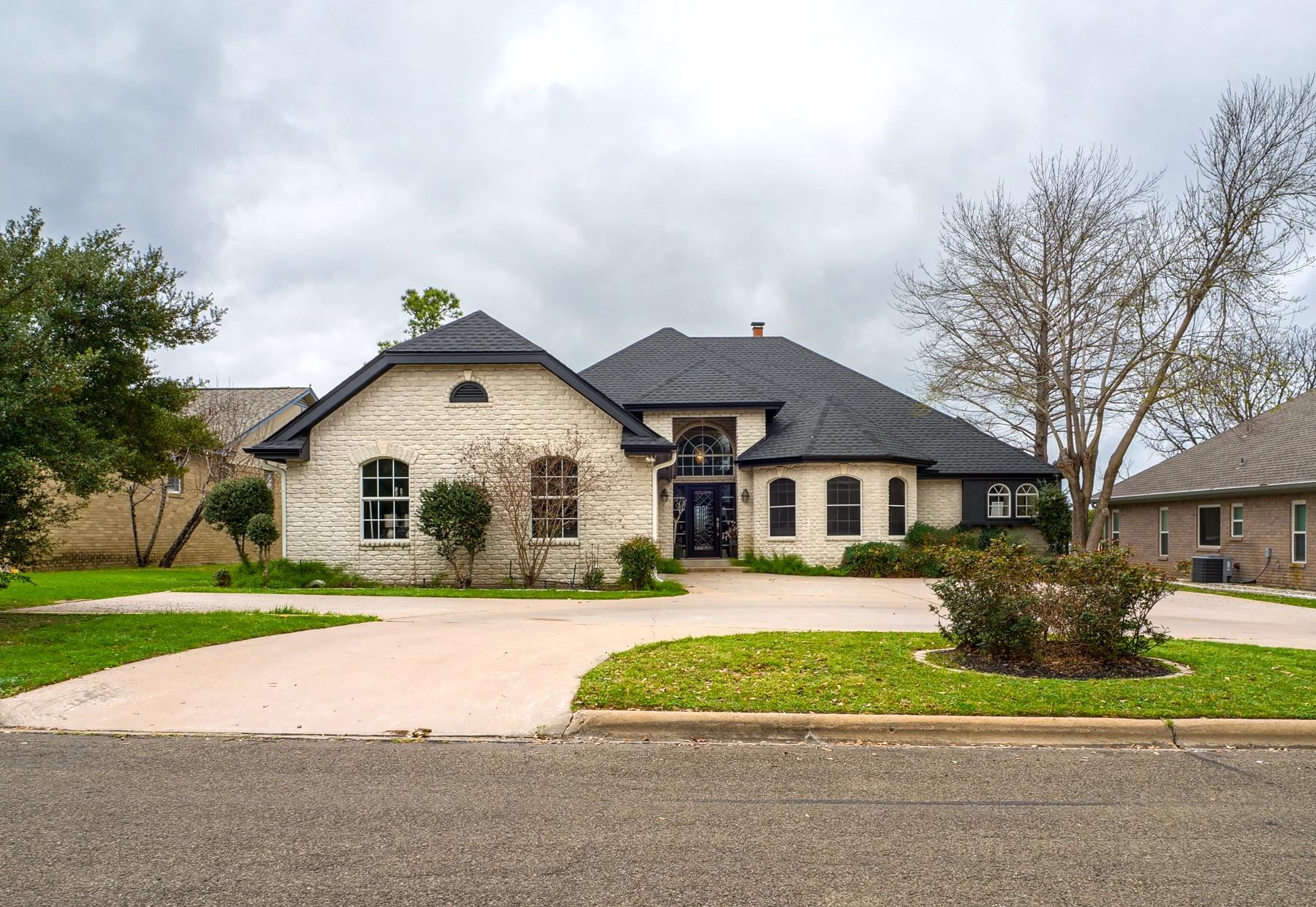 415 Saint Andrews Street Meadowlakes TX 78654