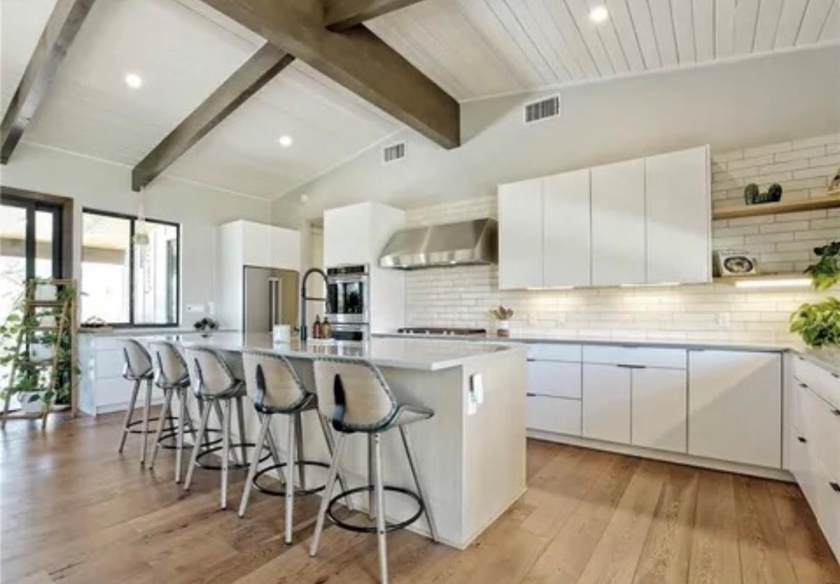 7300 Deepwood Drive Lago Vista TX 78645