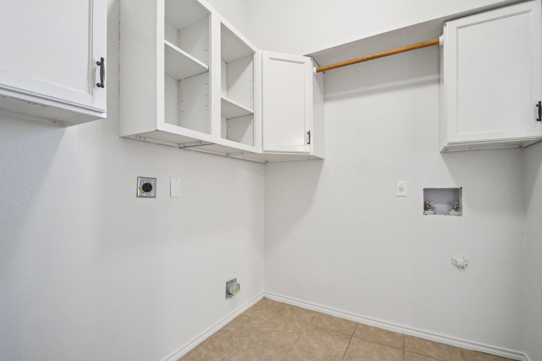 217 Killian Loop Hutto TX 78634