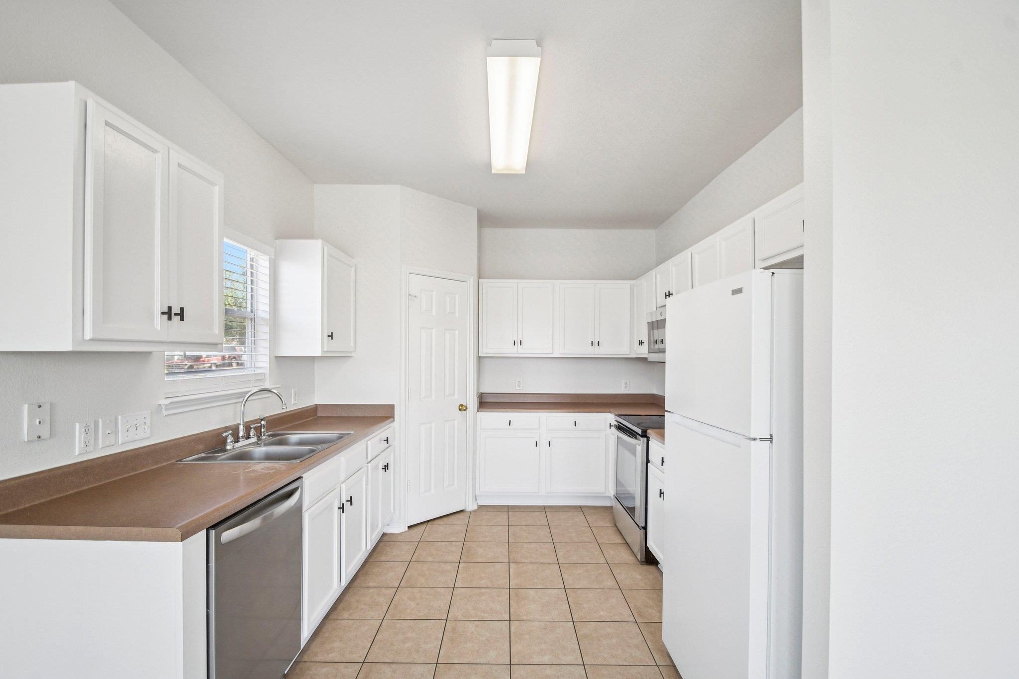 217 Killian Loop Hutto TX 78634