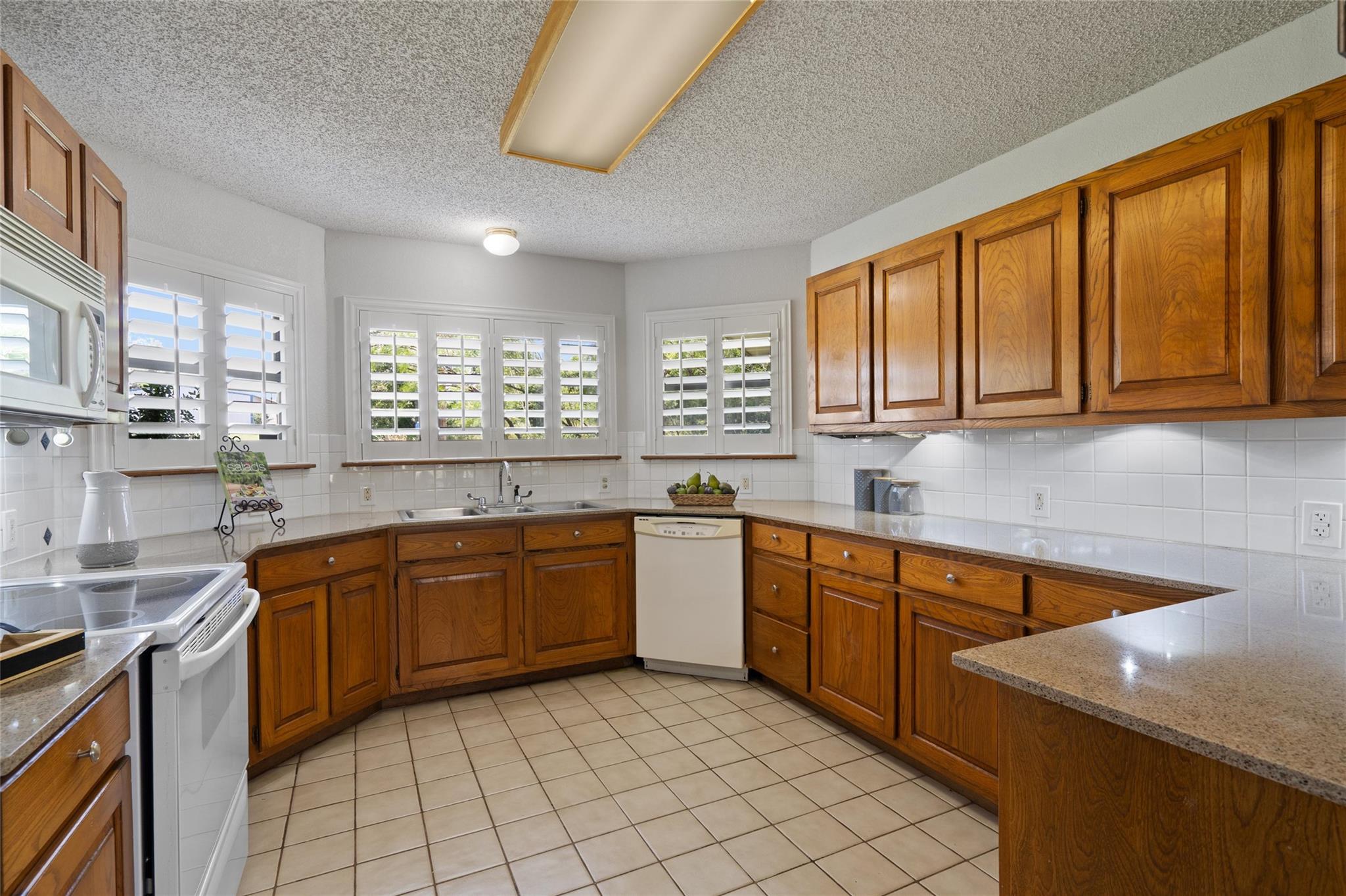 6448 River Oaks Drive Kingsland TX 78639