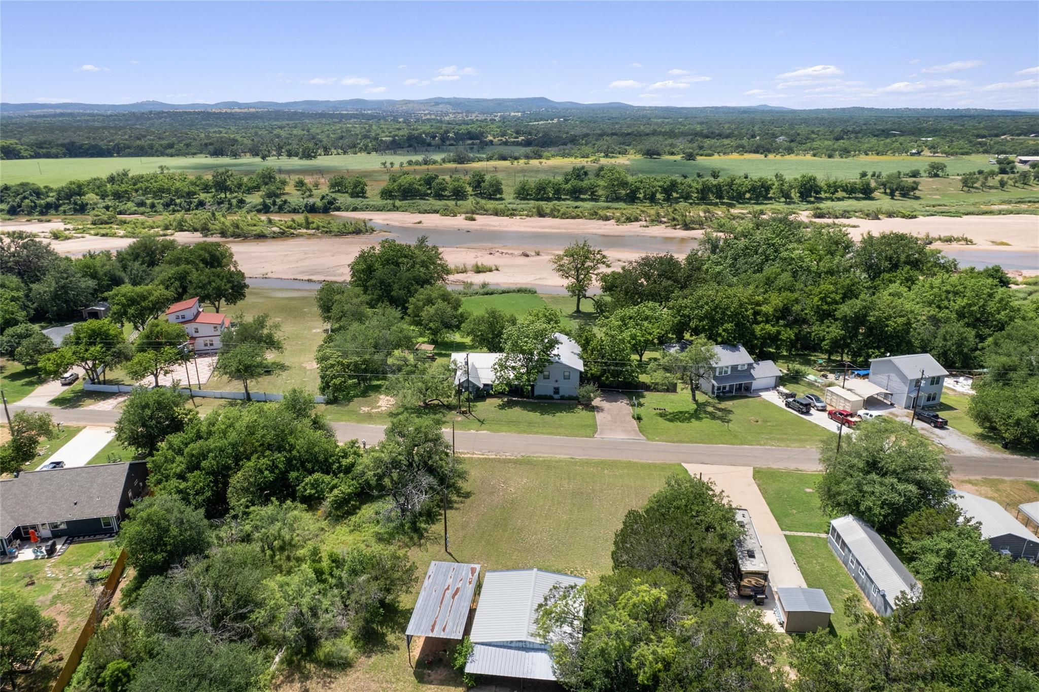 6448 River Oaks Drive Kingsland TX 78639